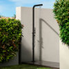 Doccia Esterna Nera Inox 136l Alta Qualita Sined Doccia Budoni Nera DOCCIA BUDONI NERA Ambientata 100x100