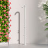 Doccia esterna bianca in acciaio inox 316L con miscelatore e lavapiedi DOCCIA QUARTU BIANCA Ambientata 100x100