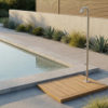 Doccia esterna inox satinato in acciaio AISI 316L con soffione e lavapiedi DOCCIA QUARTU DOPPIO TMP INOX Ambientata 100x100