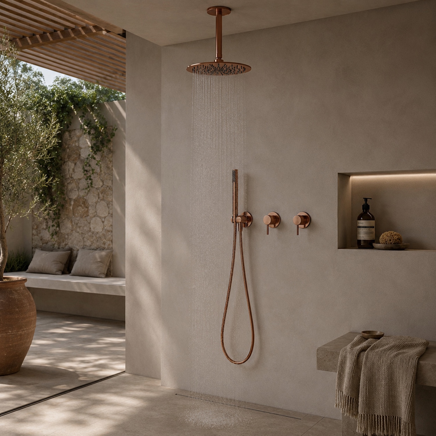 KIT-DOCCIA-SOFFITTO-ACQUA-FREDDA-LUNGO-30-ORO-ROSA-ambientata KIT DOCCIA SOFFITTO ACQUA FREDDA LUNGO 30 ORO ROSA Ambientata