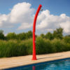 Doccia solare rossa 25L Polietilene Altezza 225cm Con pediluvio RIO SS0935 RED Ambientata 100x100